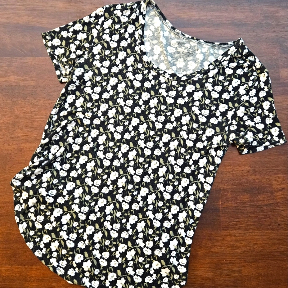 Downeast Everyday Scoop Neck Small Tee